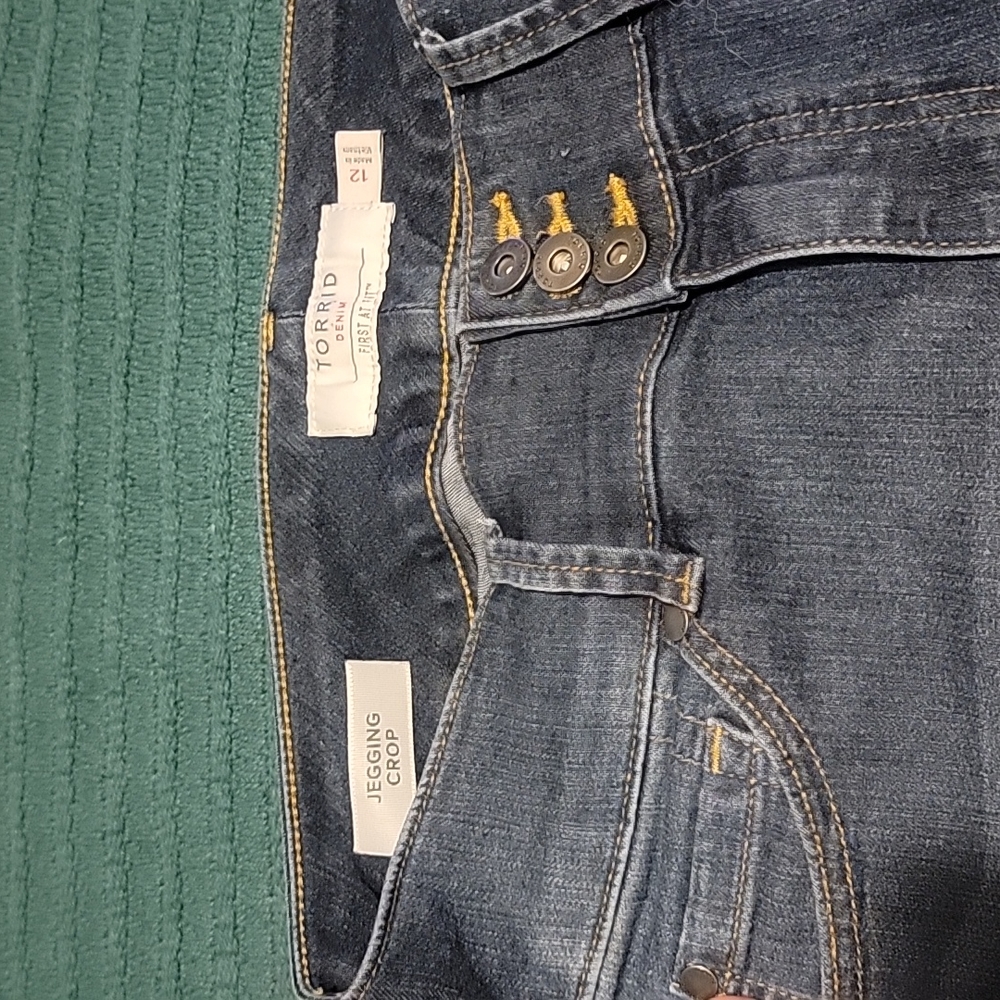 Torrid crop jegging